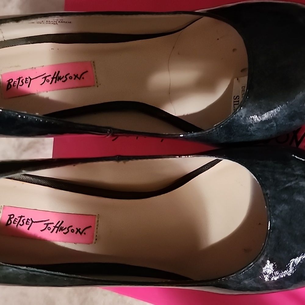 Elegant Black Stiletto Heels - Picture 4 of 4